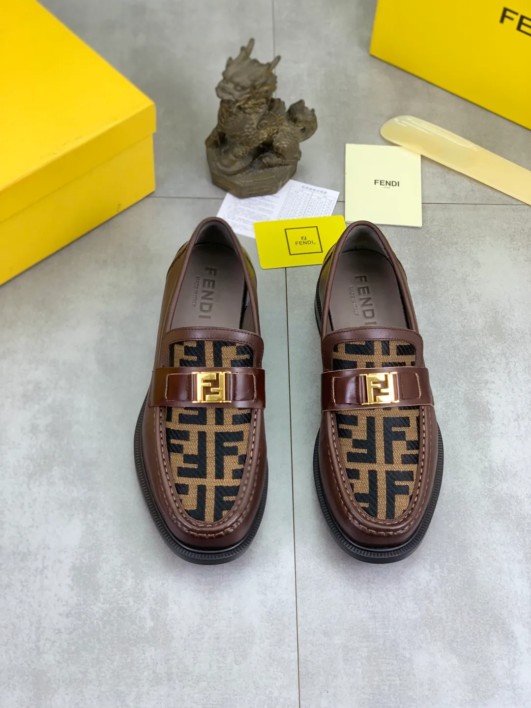 ​Men's shoes 💰P480💰[New model] Water dyed cowhide 🆘 The latest FENDI (Fendi) new casual leather shoes 🕶️🕶️Simple routing effect, showing an elegant and cool driving shoe 🎬Made of Italian 🇮🇹 imported calfskin + first-layer water-dyed cowhide lining🐂Excellent material🎬Detailed workmanship 🤗Comfortable foot feel➰➰. ​Pair it with any outfit to show your taste and temperament, low-key luxury ♻️Design ​simple and elegant ​noble and fashionable 🍃​Very loved and favored by trendy men 💓❤️Size: 38-44 2⃣️colors available